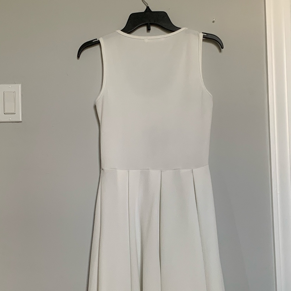 White dress - Picture 2 of 2